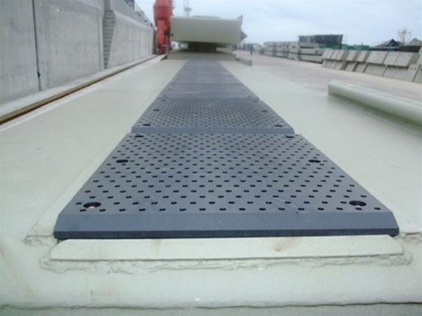 GI-MGA滑板在重物滑移現(xiàn)場(chǎng)的安裝